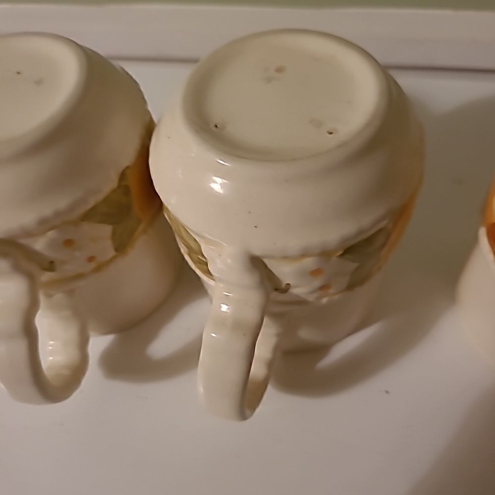 Set of Four Metlox Mugs - Picture 10 of 11